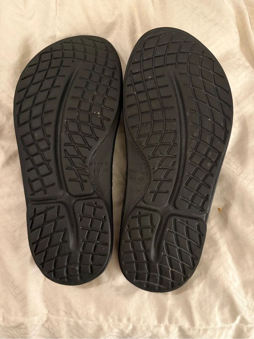 OOFOS Black Women's Flip Flop Sandals - Picture 2 of 4